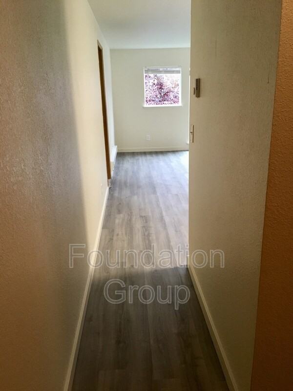 916 N 104th St #B301 - Photo 2 of 14