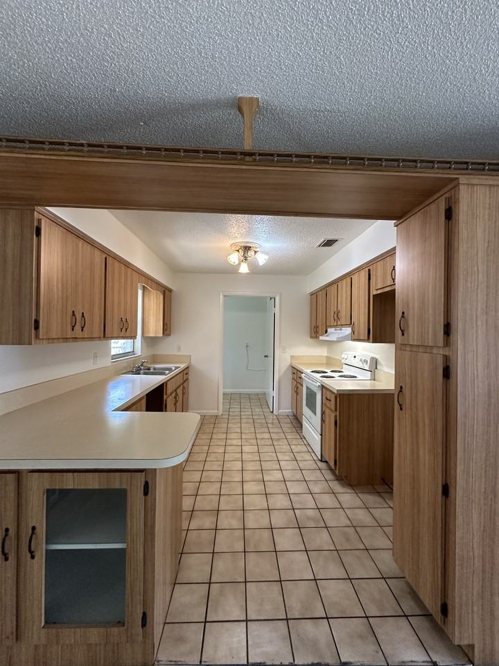 10640 Se 51st Ct - Photo 3 of 8