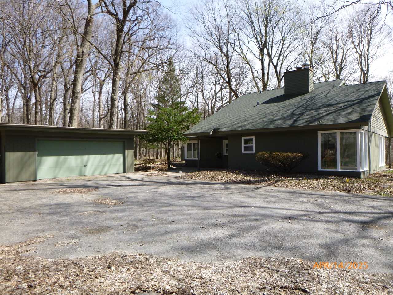 5239 Lee Ave - Photo 3 of 18