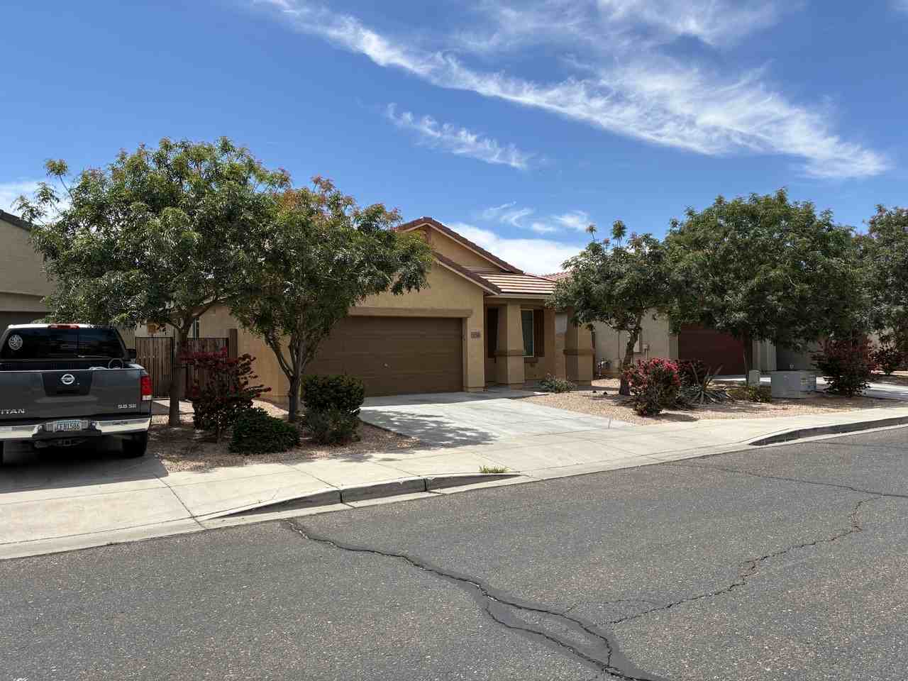 11749 W Chase Ln - Photo 2 of 38