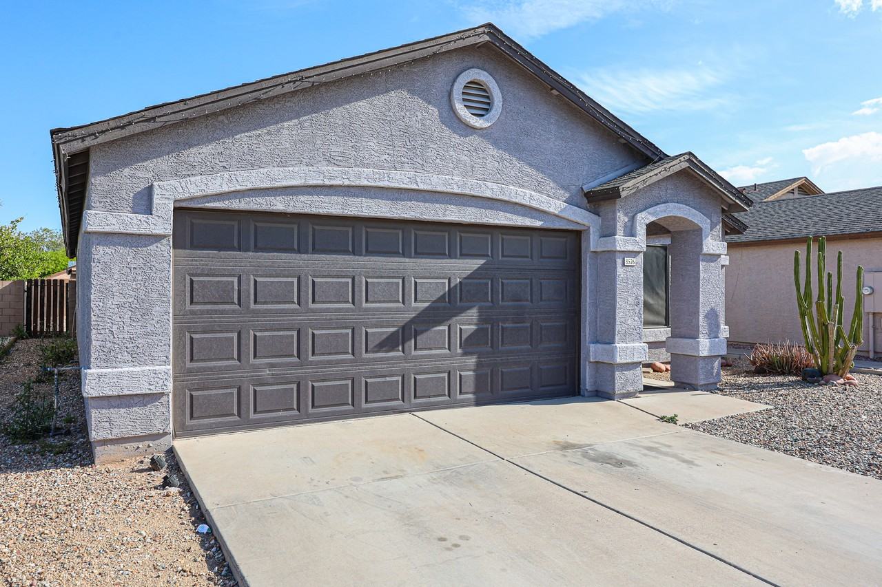 8526 W Highland Ave - Photo 2 of 39