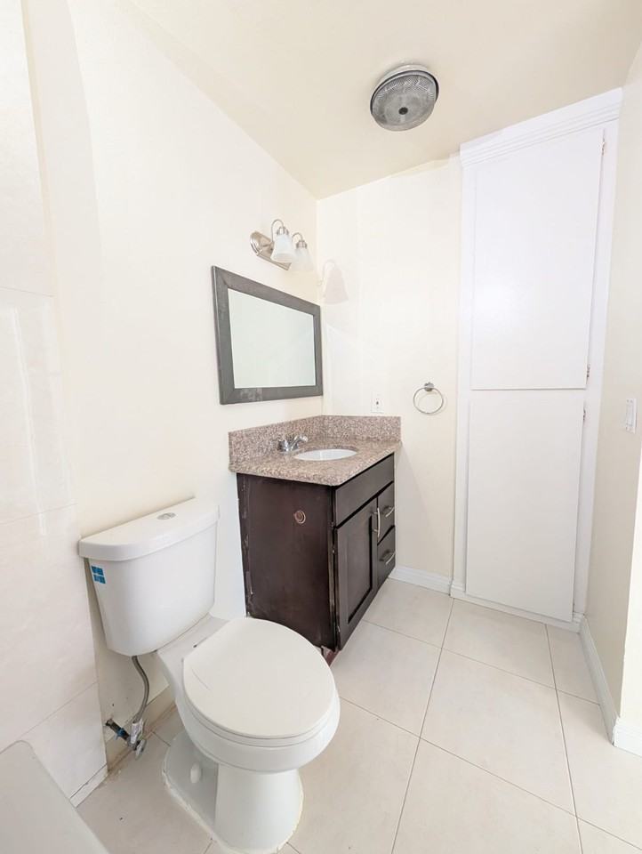 1340 W 85th St #D - Photo 6 of 14