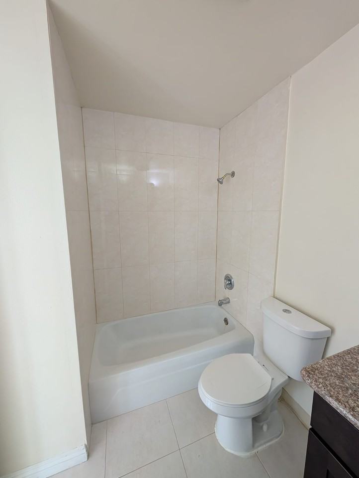 1340 W 85th St #D - Photo 7 of 14