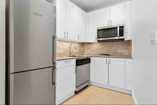 Greenwich St #6G - Photo 2 of 6