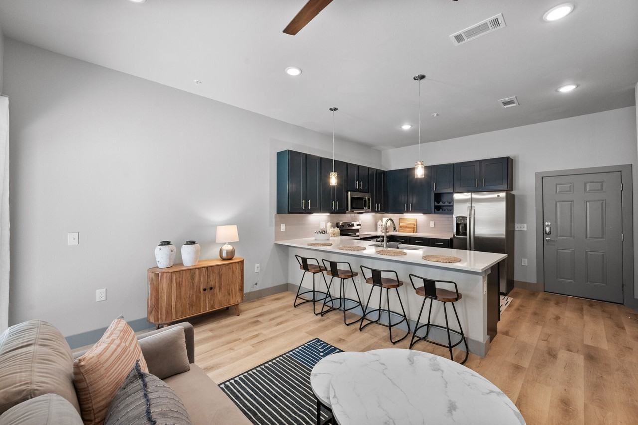 The Gibson - Photo 3 of 50