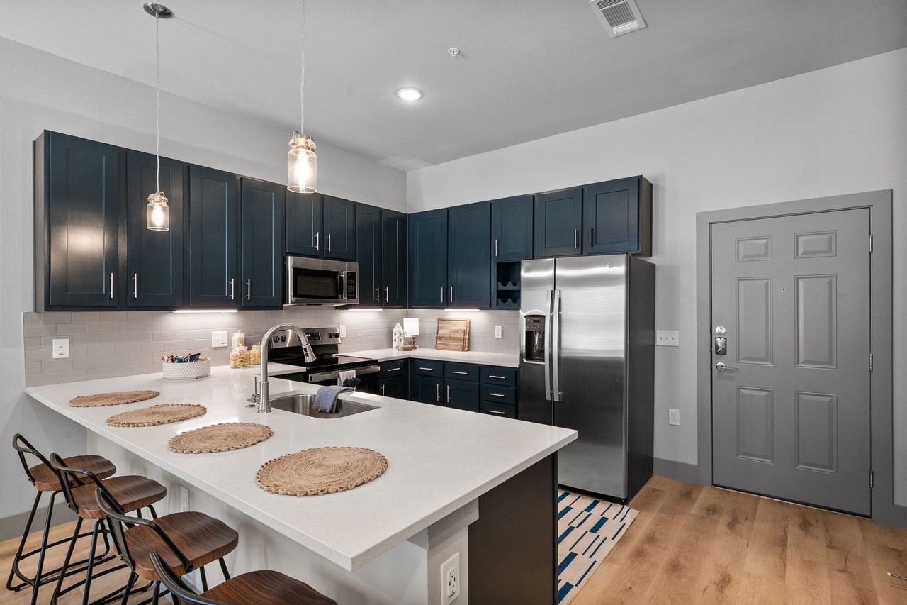 The Gibson - Photo 5 of 50