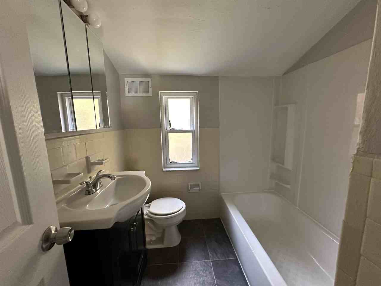 SLEEPY HOLLOW -- 198 - Photo 7 of 8