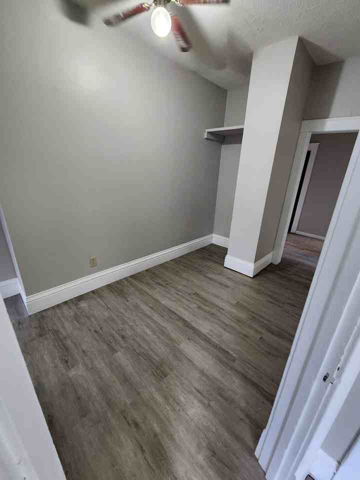 975 / 310 N. Elm St. Waterman - Photo 3 of 11