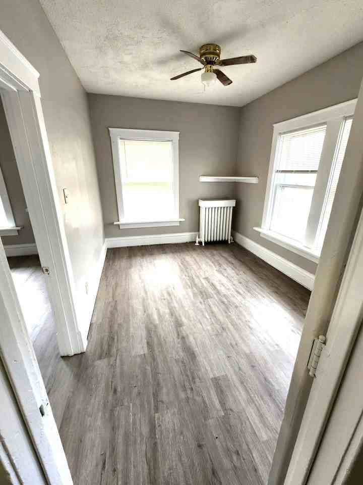 975 / 310 N. Elm St. Waterman - Photo 5 of 11