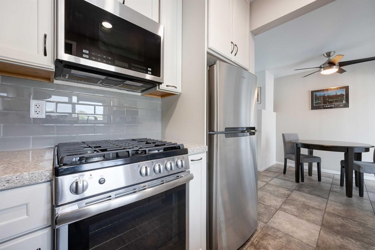 4921 Long Branch Avenue - Photo 4 of 9