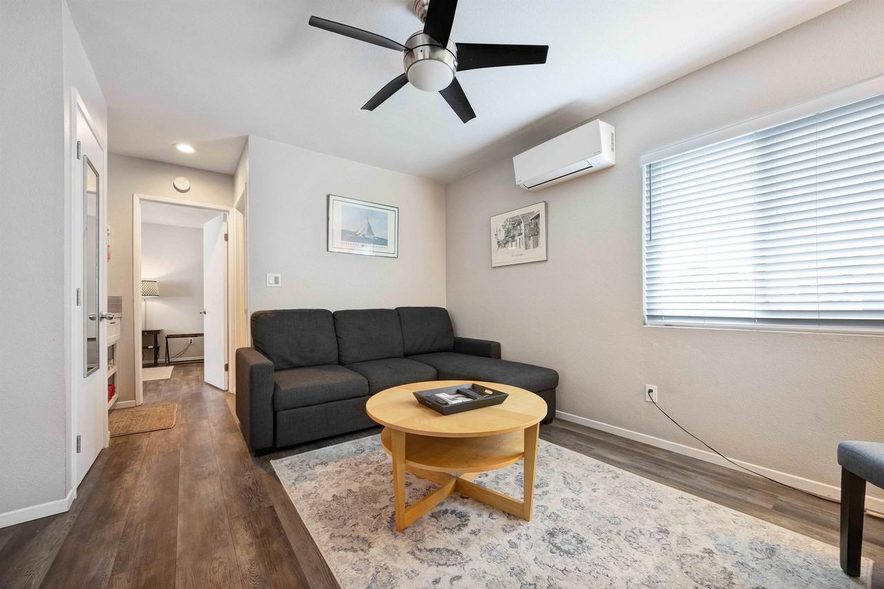 4921 Long Branch Avenue - Photo 7 of 9