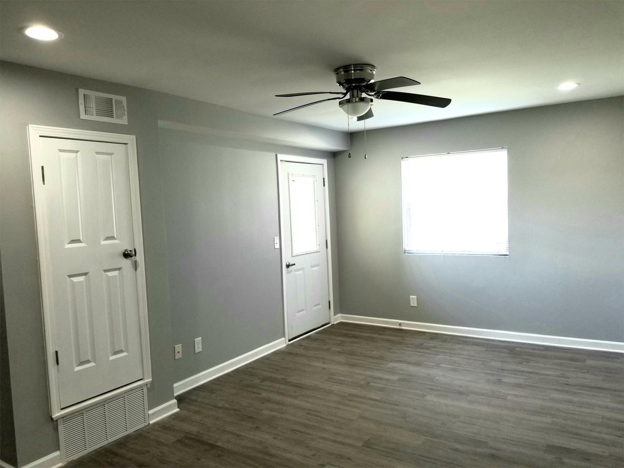 502 Pecan Drive - Photo 2 of 18
