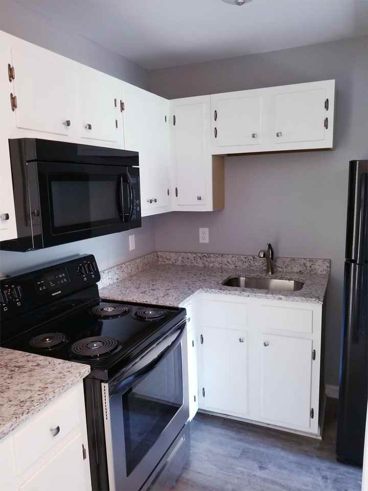 502 Pecan Drive - Photo 3 of 18