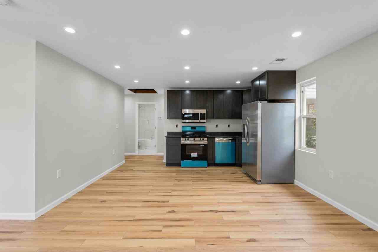 9605 8th Ave - Photo 2 of 13