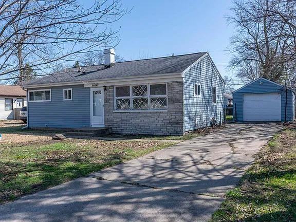 54648 27th St - Photo 3 of 6