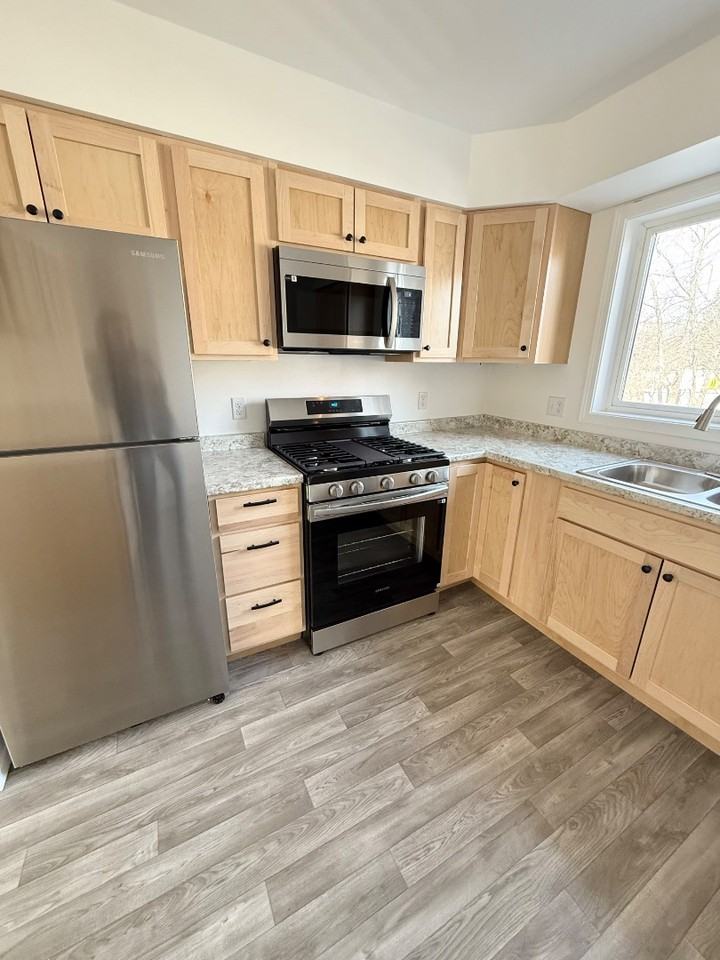 Carleton - Photo 2 of 11