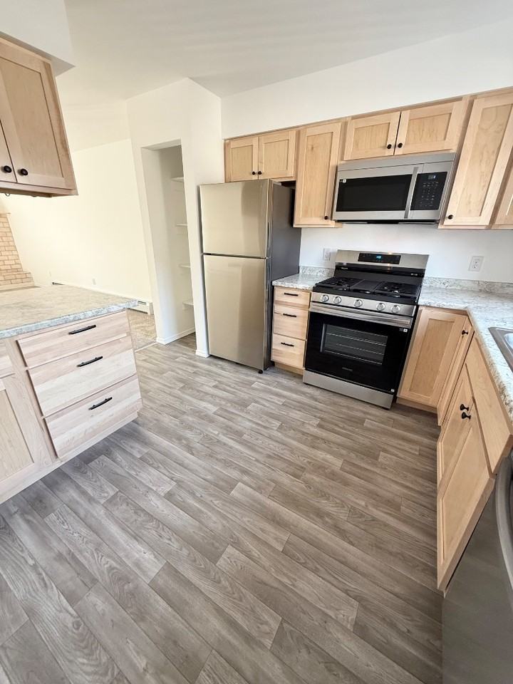 Carleton - Photo 3 of 11