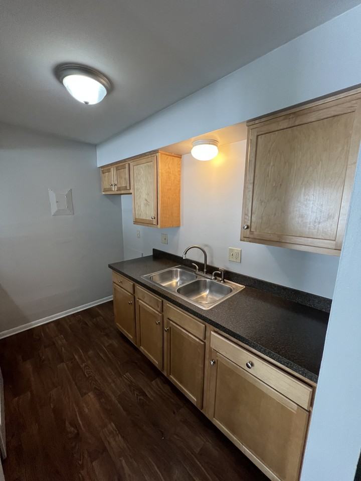 335 East Saint Joseph Street - Photo 2 of 7