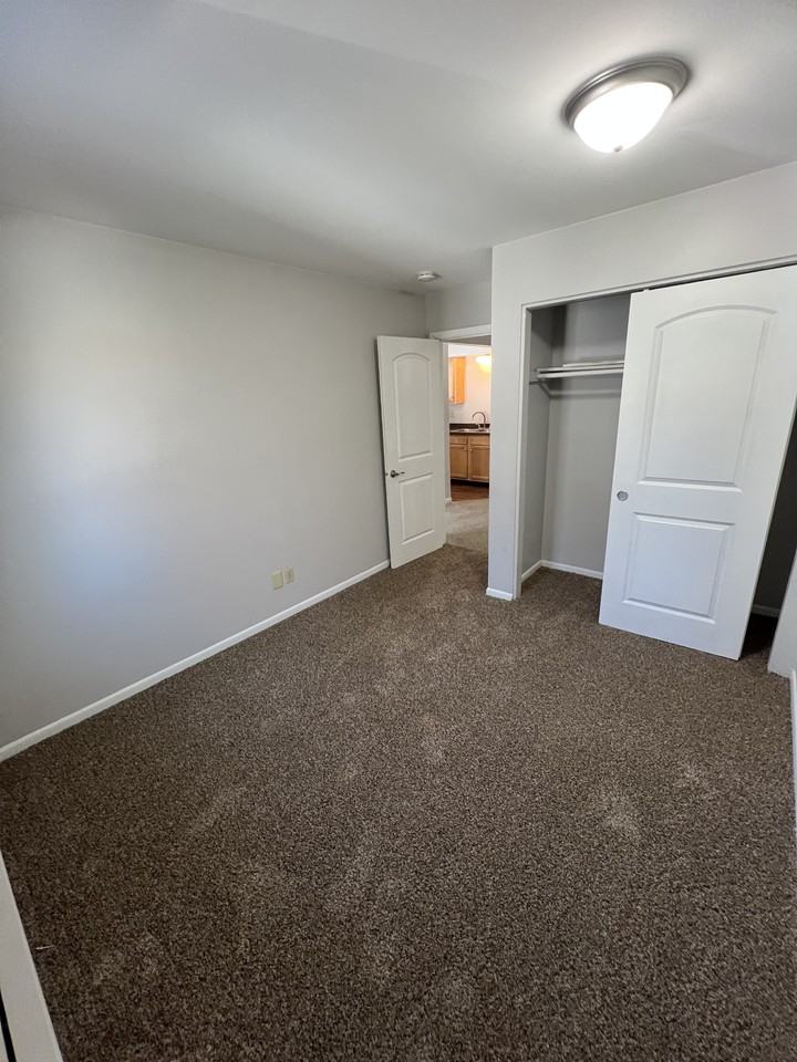 335 East Saint Joseph Street - Photo 6 of 7