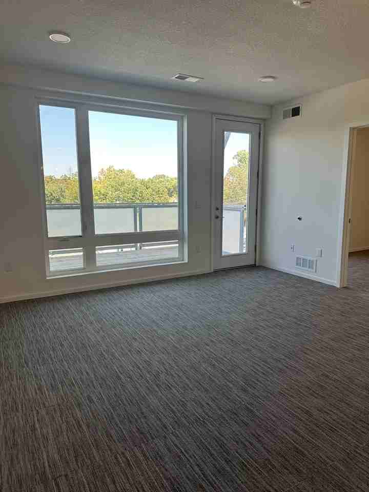 The 44 DSM - Photo 3 of 50