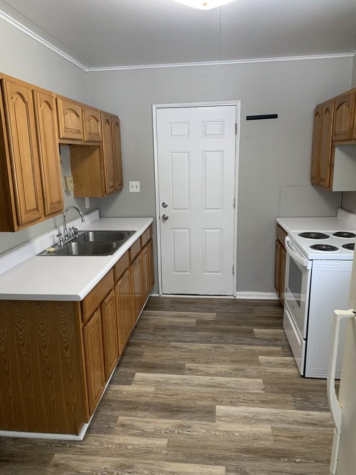 671 S Hamilton St - Photo 2 of 6