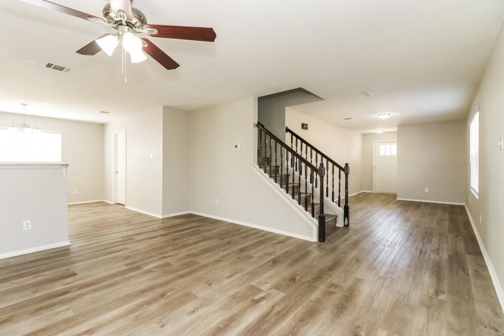 1813 Vineridge Ln - Photo 6 of 17