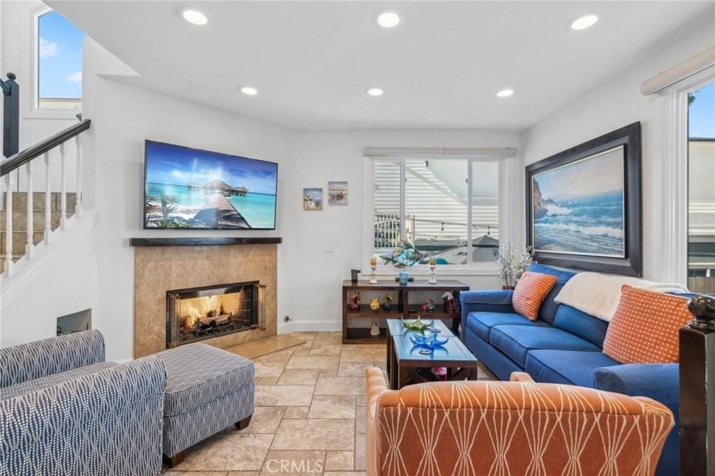 410 Goldenrod Ave #B - Photo 3 of 25