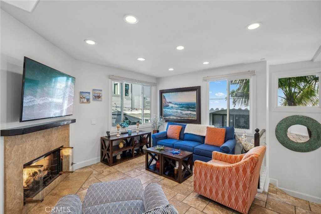 410 Goldenrod Ave #B - Photo 4 of 25