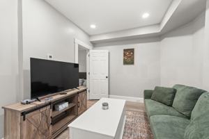 featured image of 1322 W 69th St