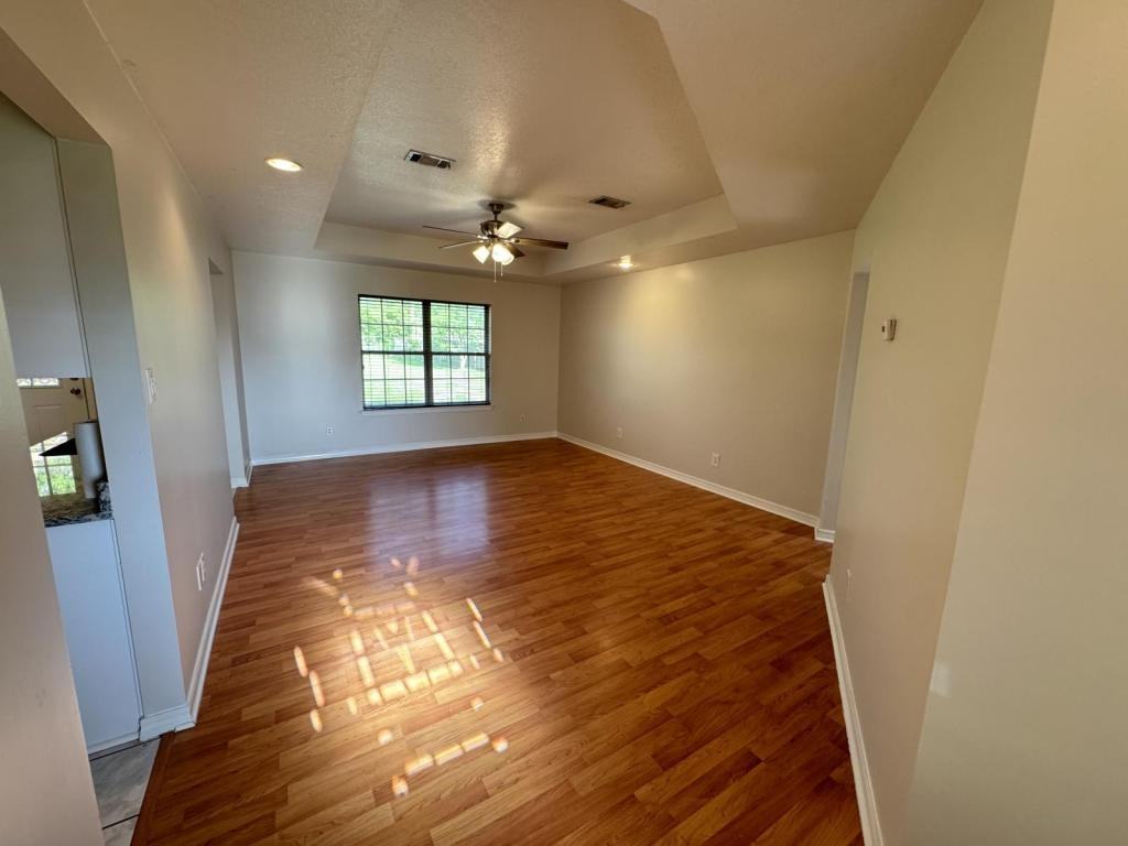 10725 Dogwood Dr - Photo 3 of 12