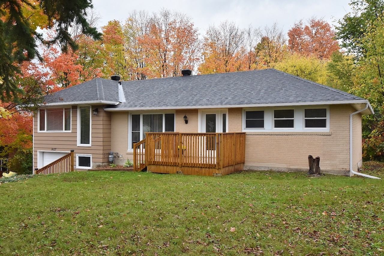 3627 Albion Road South - Photo 3 of 32