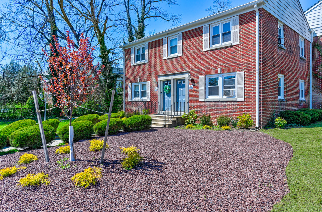 Wallworth Park Apartments - Photo 3 of 13