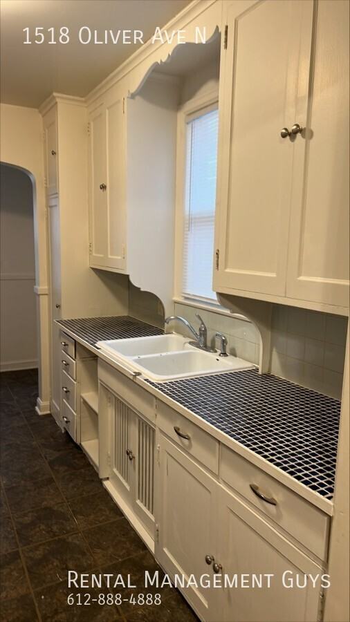 1518 Oliver Ave N - Photo 2 of 11