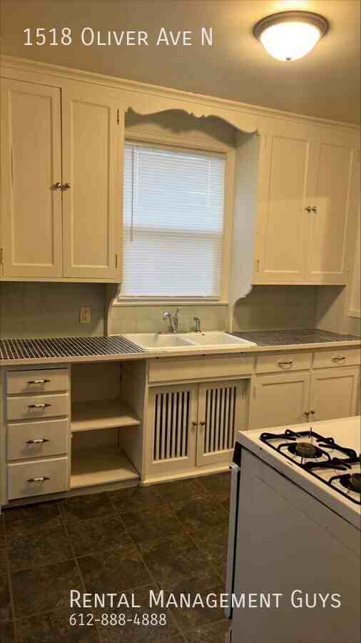 1518 Oliver Ave N - Photo 3 of 11