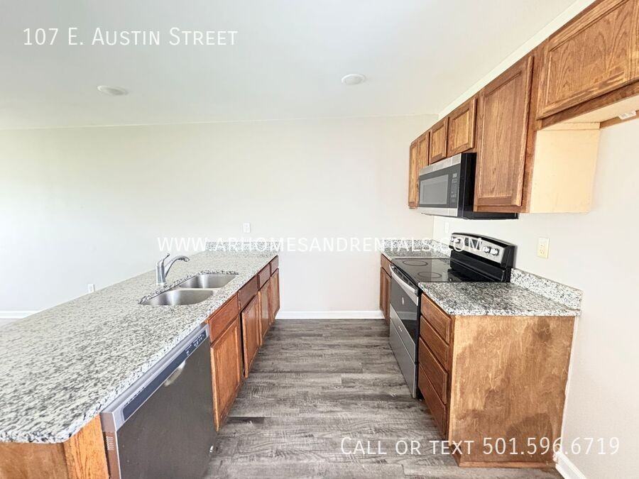 107 E Austin St - Photo 3 of 9