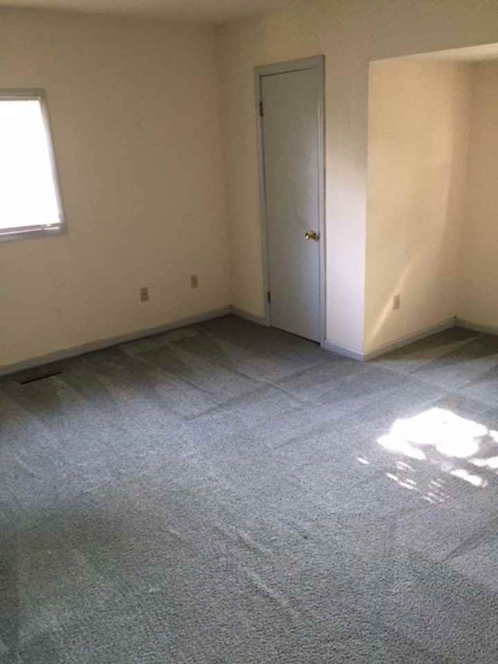 1605 Hinkson Ave - Photo 4 of 17