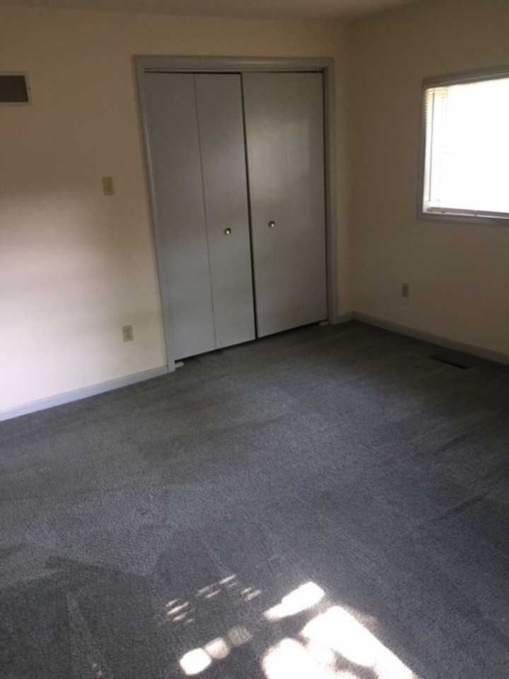 1605 Hinkson Ave - Photo 5 of 17