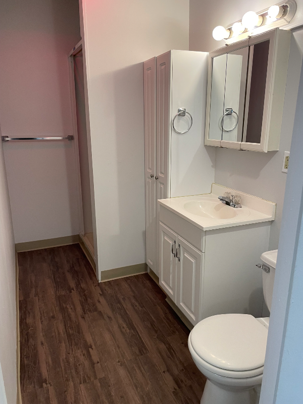 209 E 4th St #2 - Photo 5 of 19