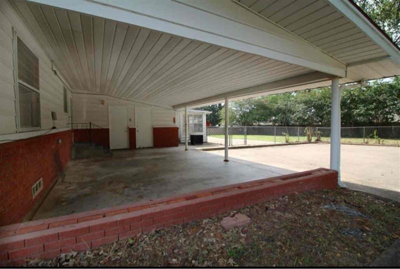 208 Oak Dr - Photo 3 of 18