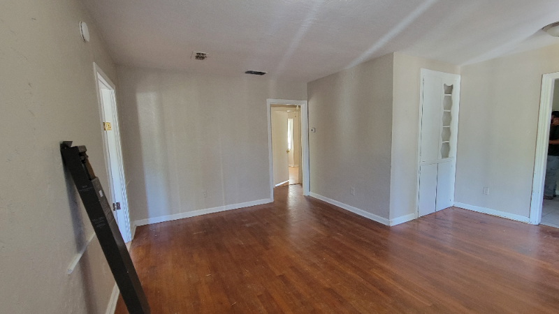 1132 Pine St - Photo 2 of 16