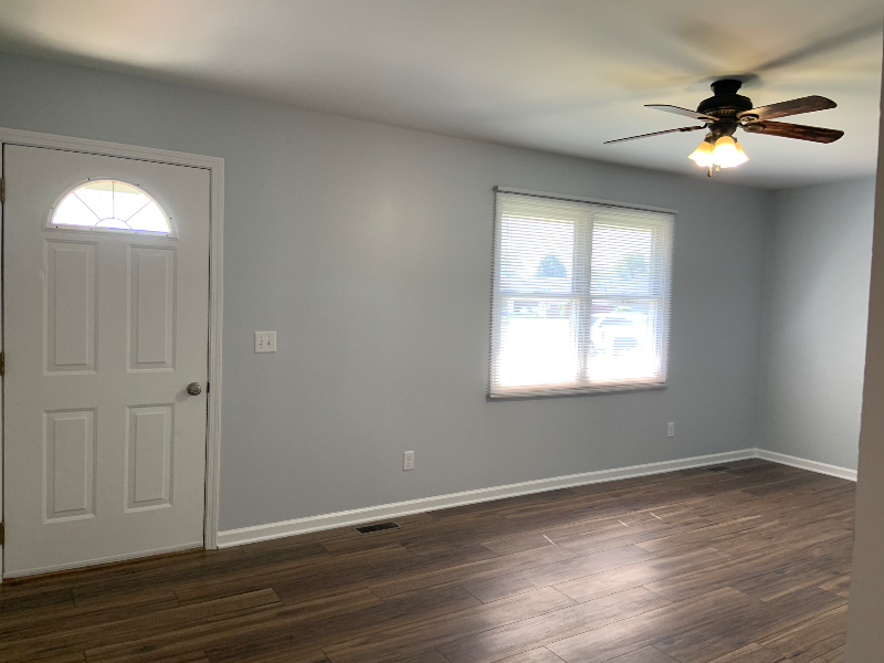 330 N School St - Photo 3 of 8