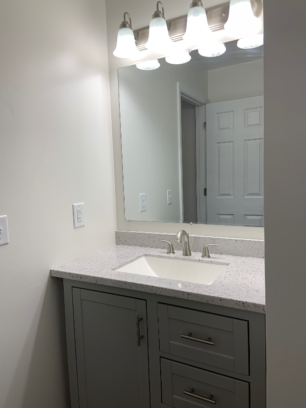 330 N School St - Photo 4 of 8