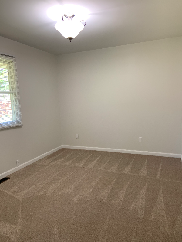 330 N School St - Photo 6 of 8