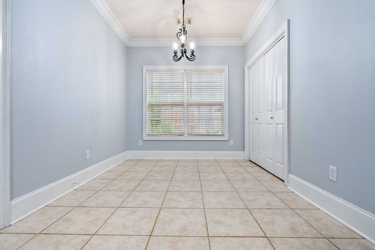 1417 Cloverbrook Cir - Photo 4 of 23