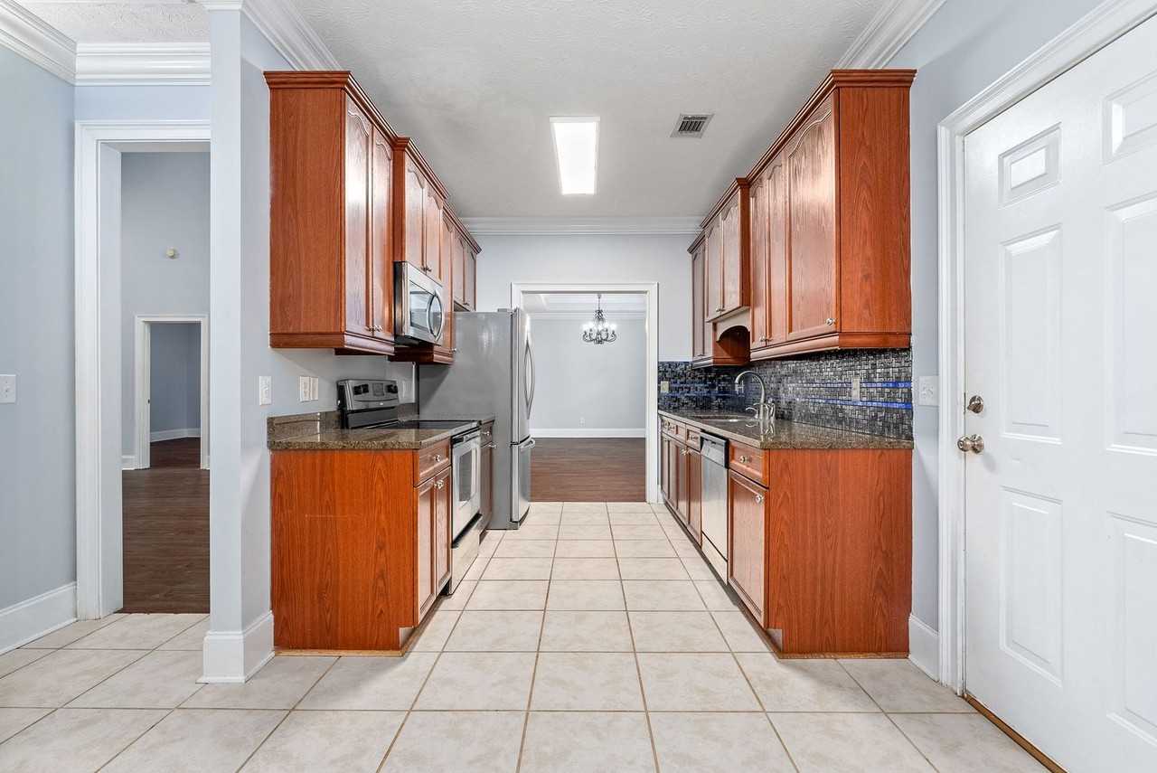 1417 Cloverbrook Cir - Photo 5 of 23