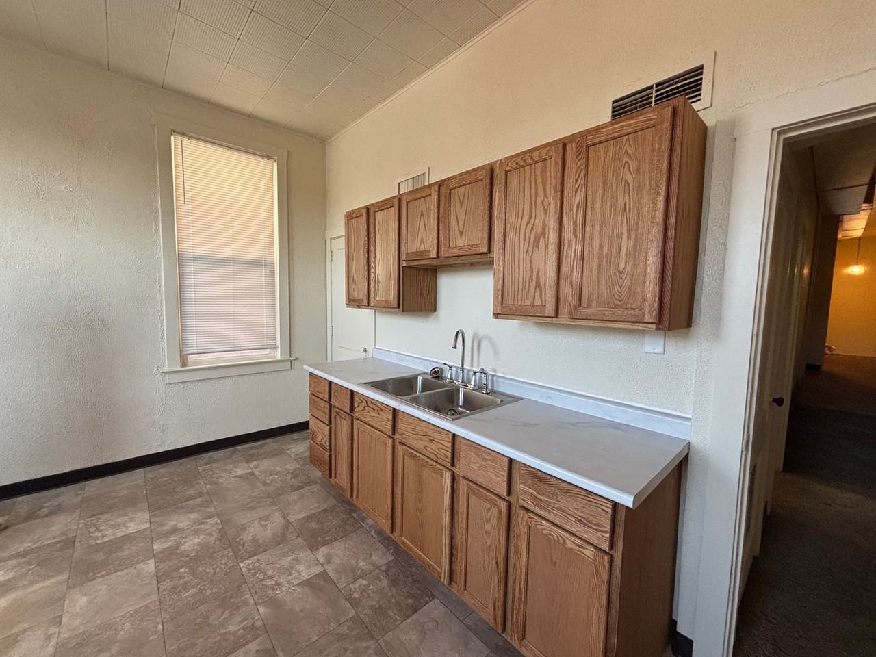 611 Ohio Street - Photo 3 of 11