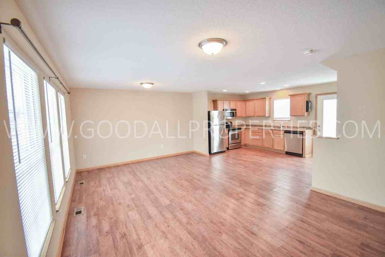 4317 153rd Street - Photo 4 of 18