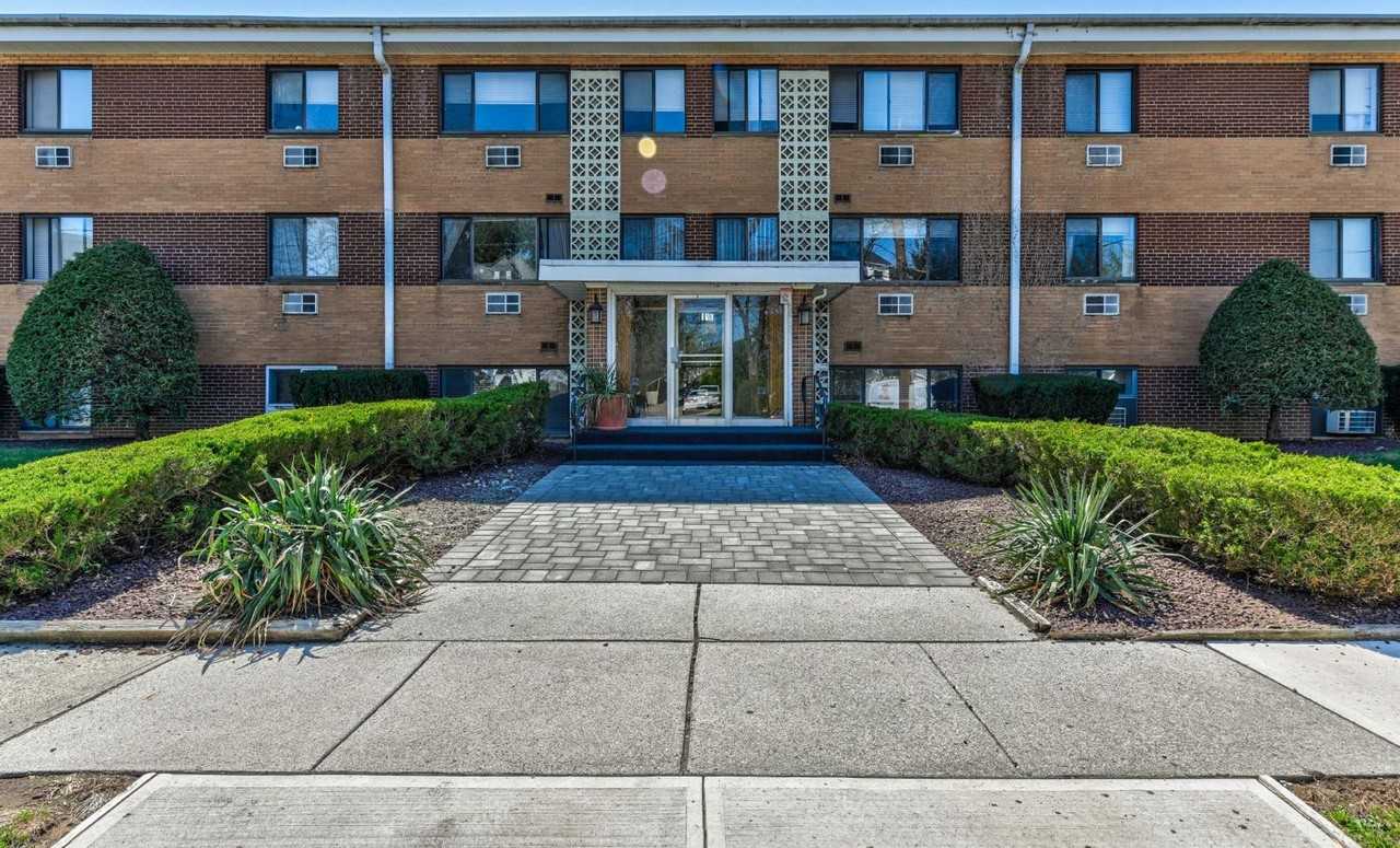 Oak Terrace Apartments - Photo 2 of 12