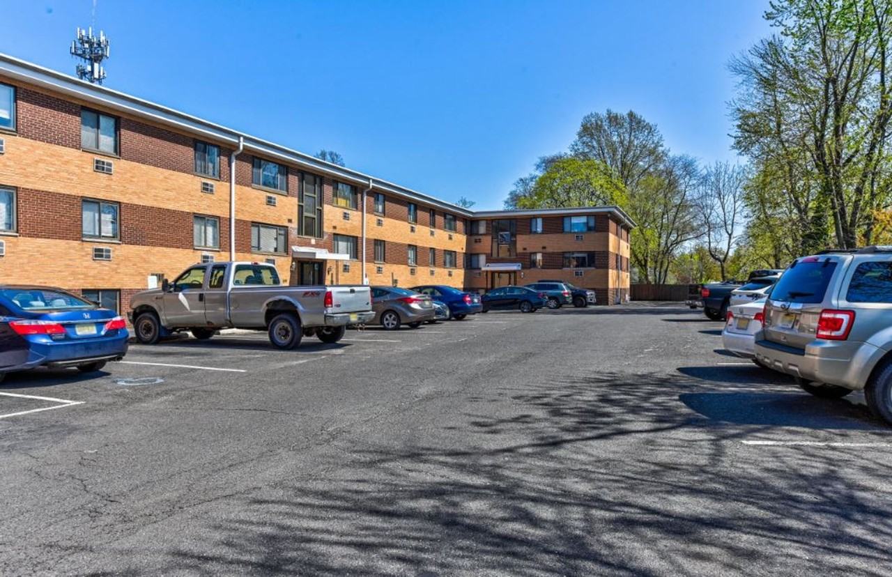 Oak Terrace Apartments - Photo 3 of 12