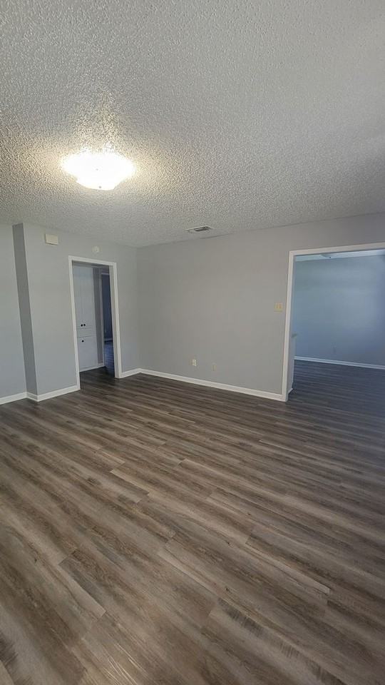 502 Mary Street - Photo 3 of 12